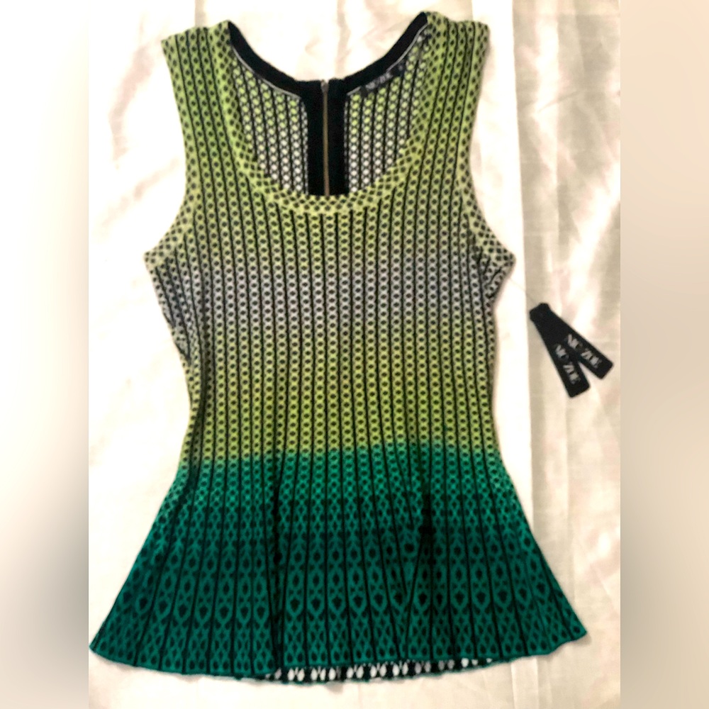 NWT Nic and Zoe size M swing top ! Vibrant colors